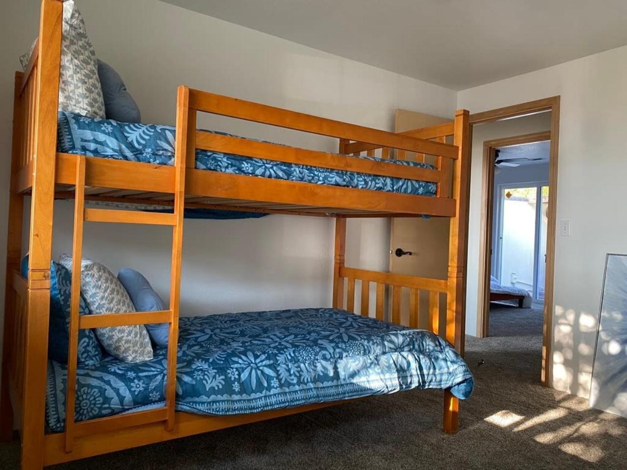 Hot Tub! King Bed-Firepitt-Near Airport& Freeway Villa Medford Exterior photo