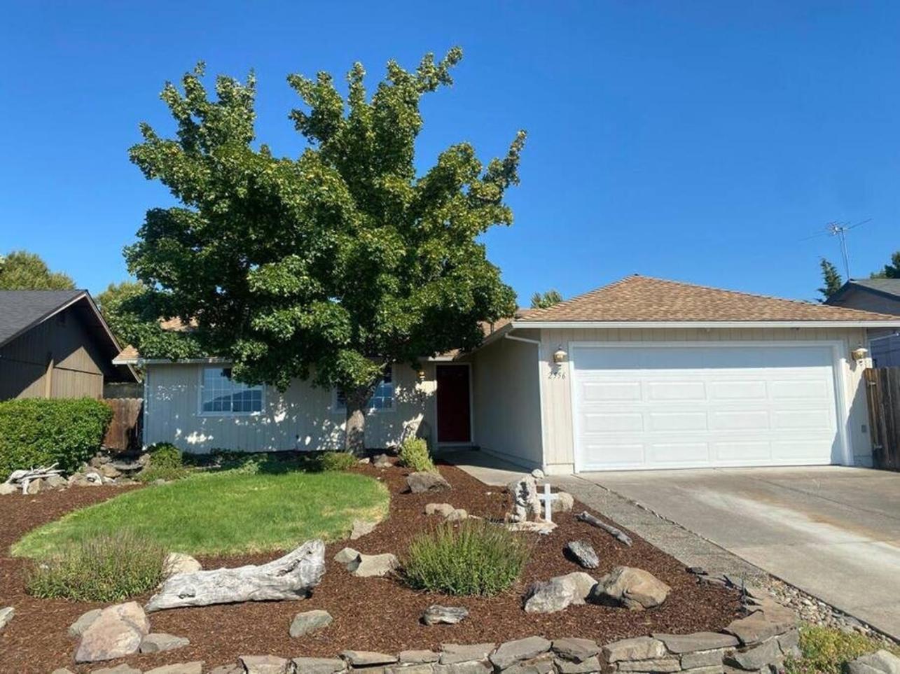 Hot Tub! King Bed-Firepitt-Near Airport& Freeway Villa Medford Exterior photo