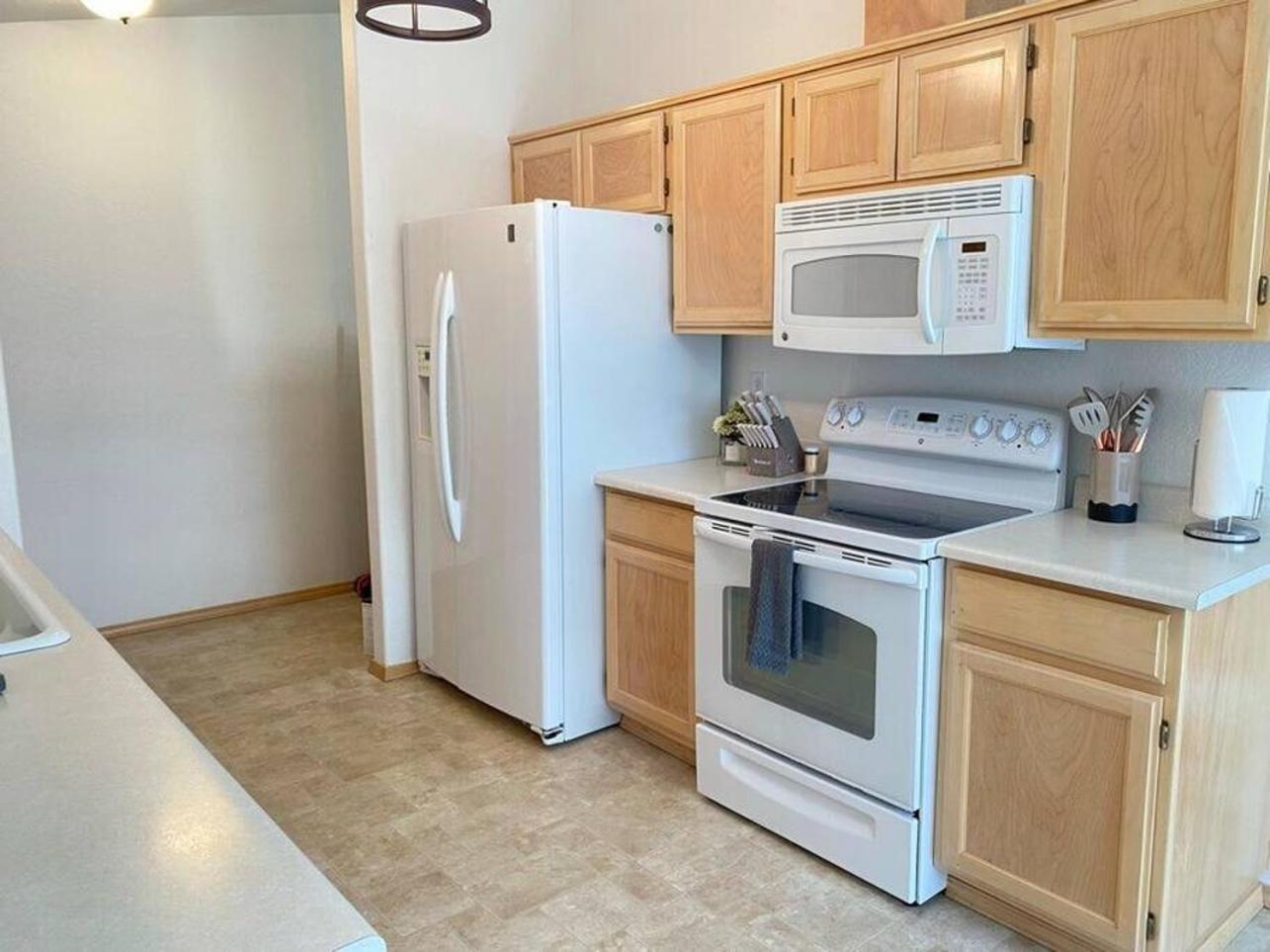 Hot Tub! King Bed-Firepitt-Near Airport& Freeway Villa Medford Exterior photo