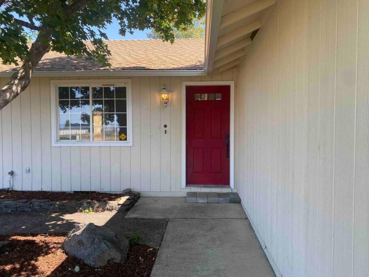 Hot Tub! King Bed-Firepitt-Near Airport& Freeway Villa Medford Exterior photo